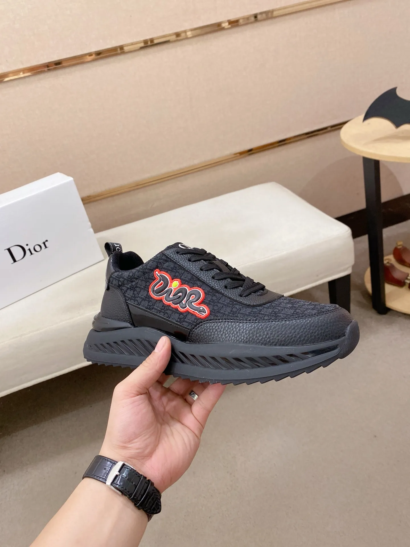 Factory price: 462💰 [Dior·Dior] New casual sports style men's shoes, new spring and summer design, perfect workmanship, lace-up style to create cabinet quality, upper: imported first-layer cowhide, sheepskin lining is soft and comfortable, ultra-light TPU wear-resistant outsole, simple, versatile fashion men's shoes, excellent color code number 38--44. Can be customized 45 non-returnable